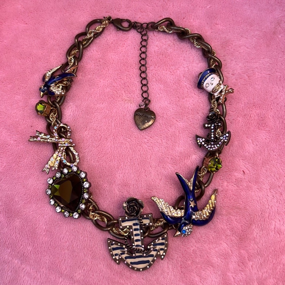 Betsey Johnson statement necklace